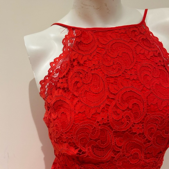 Lace dress bright red.  To the knee - Picture 3 of 4